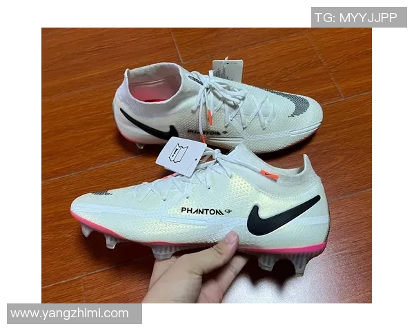 GT2足球鞋助力球星征战赛场精彩瞬间打造巅峰表现