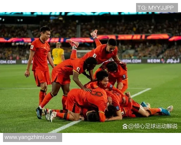 足球巨星风采尽显 在朋友圈背景中感受激情与荣耀